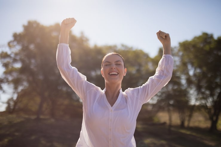 woman-standing-with-arms-up-safa